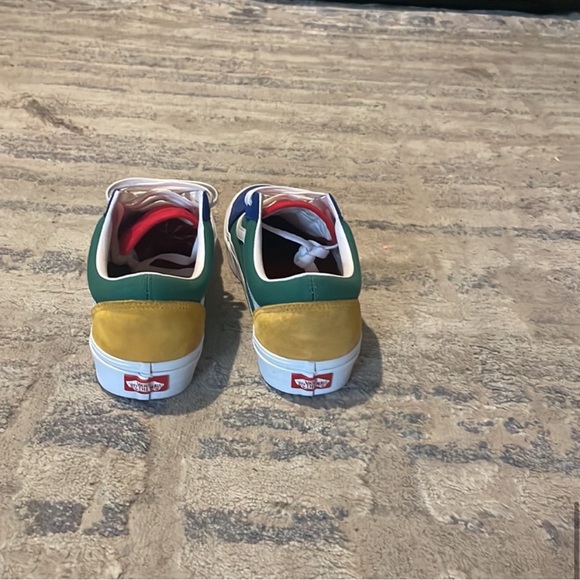 Vans - Picture 5 of 7